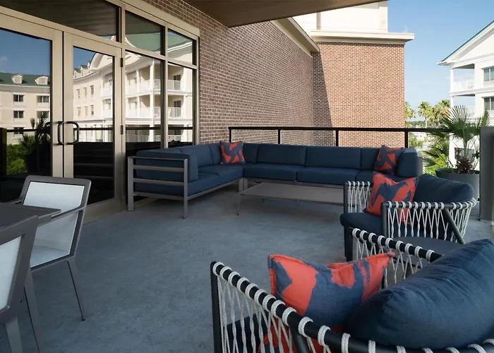 Hilton Garden Inn Charleston Waterfront/Downtown